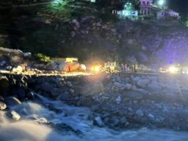 Chamoli:-मुख्यमंत्री पुष्कर धामी के निर्देशों का असर,तमक नाले में ह्यूम पाइप डालकर अस्थाई मोटर मार्ग तैयार,वाहनों की आवाजाही हुई सुचारु