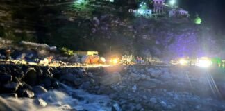Chamoli:-मुख्यमंत्री पुष्कर धामी के निर्देशों का असर,तमक नाले में ह्यूम पाइप डालकर अस्थाई मोटर मार्ग तैयार,वाहनों की आवाजाही हुई सुचारु