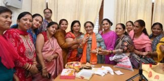 Pauri Garhwal:-कोटद्वार क्षेत्रवासियों के साथ विधानसभा अध्यक्ष ऋतु खण्डूडी भूषण ने मनाया रक्षा बंधन