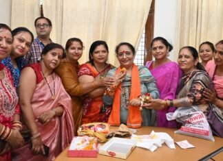 Pauri Garhwal:-कोटद्वार क्षेत्रवासियों के साथ विधानसभा अध्यक्ष ऋतु खण्डूडी भूषण ने मनाया रक्षा बंधन