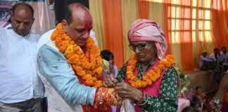 Uttarkashi:-बड़कोट में रक्षाबंधन पर्व पर उमड़ा बहनों का सैलाब,मनवीर चौहान को बांधी राखी