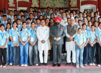Uttarakhand:-देवप्रयाग विधानसभा क्षेत्र से भारत दर्शन शैक्षिक यात्रा पर जा रहे मेधावी छात्र-छात्राओं ने राज्यपाल गुरमीत सिंह से की मुलाकात