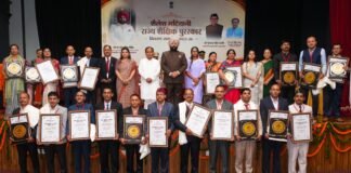 Uttarakhand:-शिक्षक दिवस के अवसर पर राज्यपाल गुरमीत सिंह ने शैलेश मटियानी राज्य शैक्षिक पुरस्कार समारोह में वर्ष 2025 के लिए चयनित 19 शिक्षक एवं शिक्षिकाओं को किया सम्मानित