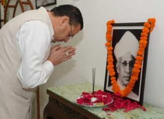 Uttarakhand:-शिक्षक दिवस के अवसर पर सीएम धामी ने शिक्षाविद् एवं पूर्व राष्ट्रपति ‘भारत रत्न’ डॉ.सर्वपल्ली राधाकृष्णन के चित्र पर श्रद्धासुमन अर्पित कर किया भावपूर्ण स्मरण
