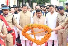 Nainital:-हल्द्वानी स्थित शहीद स्मारक पहुंचकर सीएम धामी ने अमर शहीदों को नमन कर दी श्रद्धांजलि