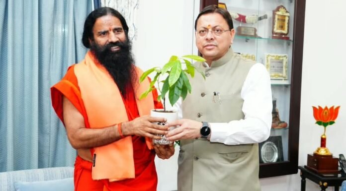 Uttarakhand:-मुख्यमंत्री पुष्कर सिंह धामी से मुख्यमंत्री आवास में बाबा रामदेव ने की शिष्टाचार भेंट