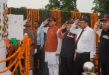 Champawat:-सीमांत क्षेत्र में शहीद स्मारक एवं विशाल तिरंगे का लोकार्पण,सीएम धामी ने वीर शहीदों को किया नमन