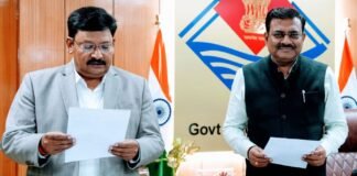 Uttarakhand:-मुख्य सचिव आनन्द बर्द्धन ने दीपेन्द्र चौधरी को दिलाई उत्तराखण्ड सेवा का अधिकार आयोग में आयुक्त पद के लिए पद की शपथ