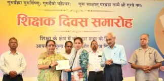 Pauri Garhwal:-शिक्षक दिवस से पूर्व विधानसभा अध्यक्ष उत्तराखंड ऋतु खण्डूडी ने कोटद्वार में किया निजी विद्यालयों के प्रधानाचार्यों एवं शिक्षक-शिक्षिकाओं का सम्मान