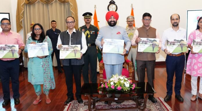 Uttarakhand:-राज्यपाल गुरमीत सिंह ने ‘सेवा,समर्पण और नवाचार के पांच वर्ष’ कॉफी टेबल बुक का किया विमोचन