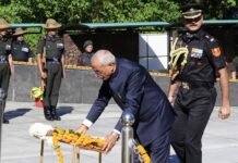 Uttarakhand:-राज्यपाल डॉ.ढाल सिंह बिसेन ने चीड़ बाग स्थित शौर्य स्थल पहुंचकर देश की सीमाओं की रक्षा करते हुए अपना सर्वोच्च बलिदान देने वाले वीर शहीदों को पुष्पचक्र अर्पित कर दी श्रद्धांजलि