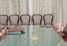 Uttarakhand:-राज्यपाल गुरमीत सिंह से राज्य निर्वाचन आयुक्त सुशील कुमार ने की शिष्टाचार भेंट