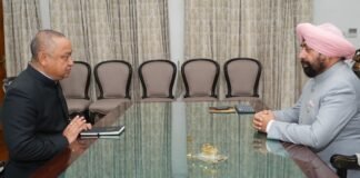 Uttarakhand:-राज्यपाल गुरमीत सिंह से मिले पर्यटन सचिव धीराज सिंह गर्ब्याल,प्रदेश में पर्यटन गतिविधियों की दी जानकारी