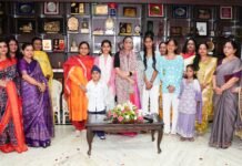 Dehradun:-लोक भवन में प्रथम महिला गुरमीत कौर ने महिलाओं के साथ मनाया करवा चौथ का पर्व