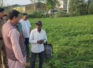 Uttarakhand:-बाजपुर में हुई भीषण ओलावृष्टि,सूचना मिलते ही प्रभावित किसानों के बीच पहुंचे मुख्यमंत्री पुष्कर धामी