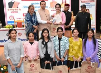 Uttarakhand:-अंतरराष्ट्रीय बालिका दिवस के अवसर पर आयोजित ‘बालिका शिक्षा प्रोत्साहन कार्यक्रम’में शामिल हुए सीएम धामी कहा-कन्या पूजन तभी सार्थक,जब बेटियों को मिले सम्मान,सुरक्षा और आगे बढ़ने के समान अवसर