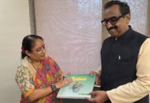 New Delhi:-उत्तराखंड विधानसभा अध्यक्ष ऋतु खण्डूडी ने भारतीय जनता पार्टी के राष्ट्रीय उपाध्यक्ष राम माधव जी से शिष्टाचार भेंट कर प्राप्त किया उनका मार्गदर्शन