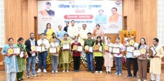 Uttarakhand:-मुख्यमंत्री पुष्कर धामी ने पं.दीनदयाल उपाध्याय शैक्षिक उत्कृष्टता पुरस्कार समारोह में 63 मेधावी छात्र-छात्राओं और छह प्रधानाचार्यों को किया सम्मानित