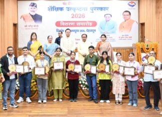 Uttarakhand:-मुख्यमंत्री पुष्कर धामी ने पं.दीनदयाल उपाध्याय शैक्षिक उत्कृष्टता पुरस्कार समारोह में 63 मेधावी छात्र-छात्राओं और छह प्रधानाचार्यों को किया सम्मानित