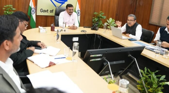 Uttarakhand:-मुख्य सचिव आनन्द बर्द्धन ने कहा-उद्योगों की आवश्यकता के अनुरूप तैयार हो राज्य का स्किल डेवलपमेंट प्लान