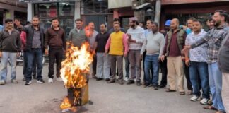 Uttarakhand:-कांग्रेस के कथित दलित-विरोधी बयानों के विरोध में भाजपा अनुसूचित मोर्चा ने किया पुतला दहन