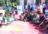 Kotdwar:-विधानसभा अध्यक्ष ऋतु खण्डूडी ने सेवा संकल्प अभियान के अंतर्गत छात्राओं एवं भाजपा कार्यकर्ताओं के साथ बनाई आकर्षक रंगोलियां