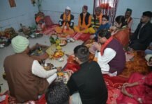 Pithoragarh:-मुख्यमंत्री पुष्कर सिंह धामी ने पैतृक गांव हड़खोला स्थित श्री हरि चंद देवता मंदिर में की पूजा-अर्चना