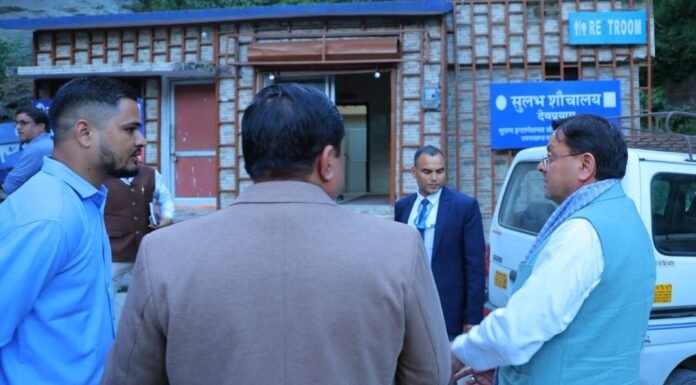 Uttarakhand:-देवप्रयाग में सीएम धामी ने सुलभ शौचालय का किया औचक निरीक्षण,व्यवस्था संतोषजनक न मिलने पर जताई नाराजगी