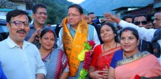 Uttarakhand:-मुख्यमंत्री पुष्कर धामी ने कीर्तिनगर के मलेथा में भाजपा कार्यालय पहुंचकर पार्टी प्रतिनिधियों एवं स्थानीय लोगों से की मुलाकात