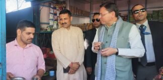 Uttarakhand:-मुख्यमंत्री पुष्कर धामी सड़क मार्ग से देहरादून जाते हुए,सड़क मार्ग का किया निरीक्षण