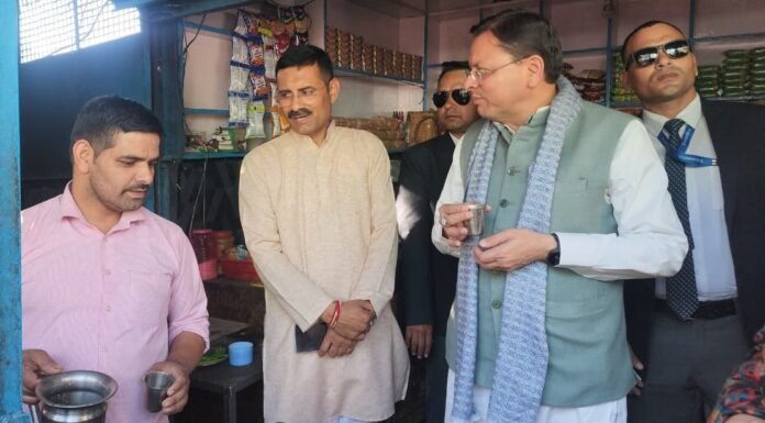 Uttarakhand:-मुख्यमंत्री पुष्कर धामी सड़क मार्ग से देहरादून जाते हुए,सड़क मार्ग का किया निरीक्षण