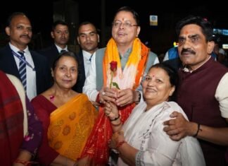 Uttarakhand:-ऋषिकेश में मुख्यमंत्री पुष्कर सिंह धामी का स्थानीय लोगों एवं युवाओं ने किया भव्य स्वागत